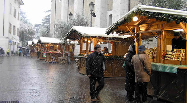 Mercatino di Natale di Arco, Trentino Alto Adige. Autore e Copyright Liliana Ramerini